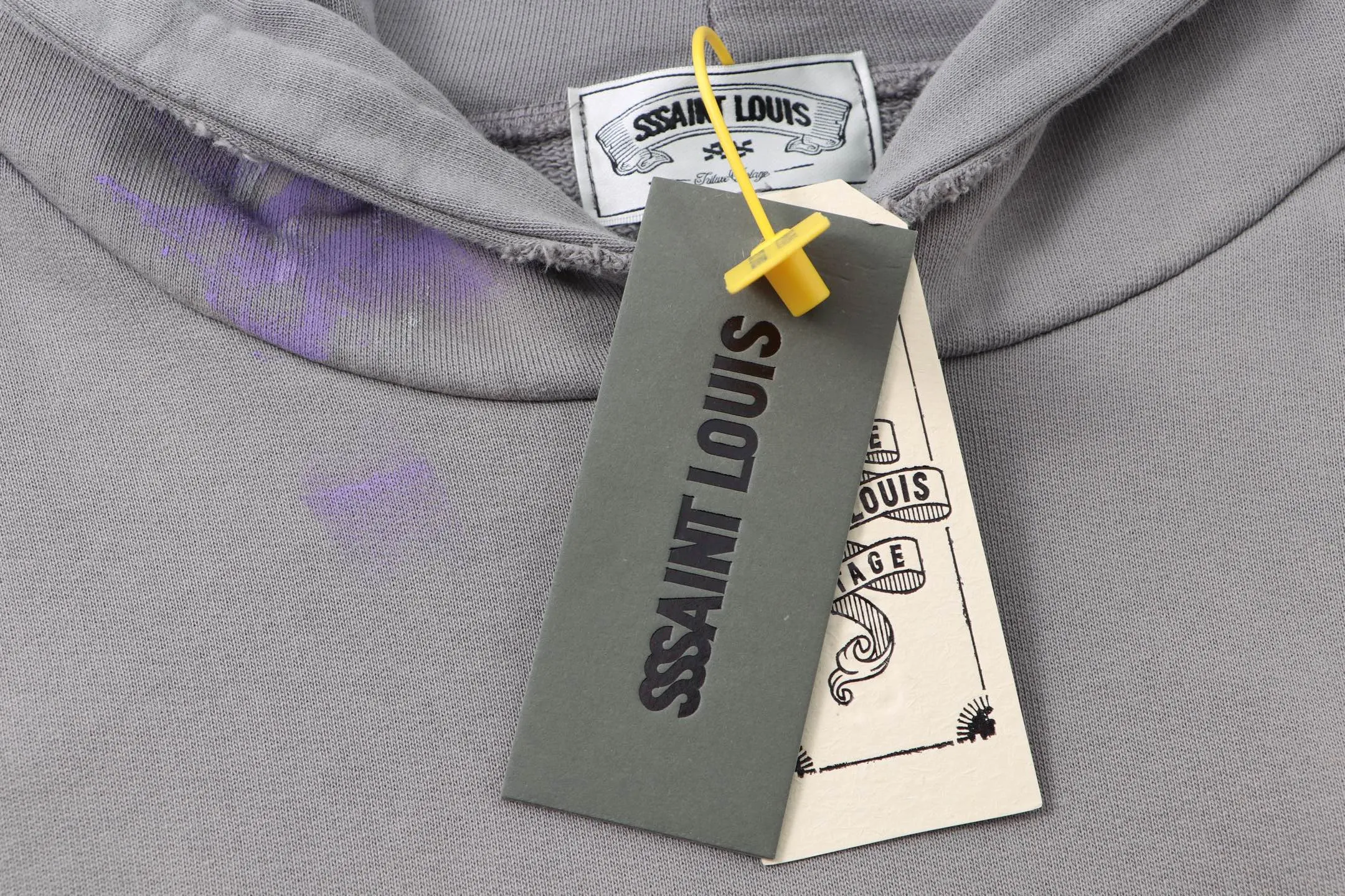 Style No. S228 P300💰 (450g version) SSSAINT LOUIS ink-washed distressed letter logo printed hooded pullover sweatshirt. Made of 450g dense cotton fabric, washed process, loose fit. Same style for men and women. Size: S-XL
